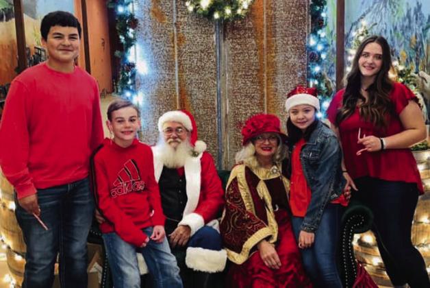 Christmas spirit comes alive on courthouse square
