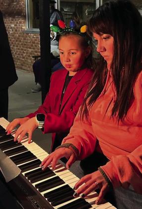 Christmas spirit comes alive on courthouse square