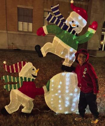 Christmas spirit comes alive on courthouse square