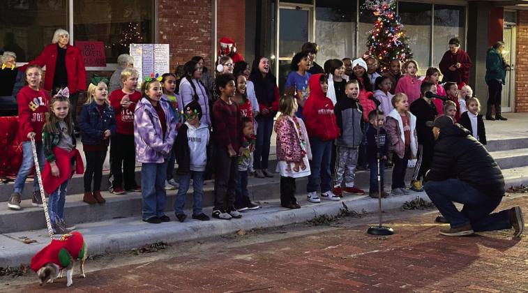 Christmas spirit comes alive on courthouse square