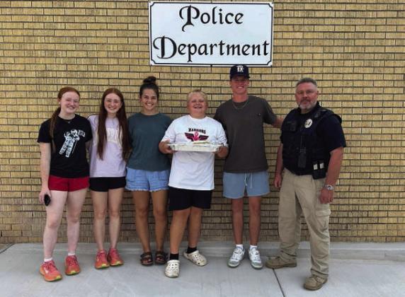 Childress Church of Christ youth thank first  responders, more during ‘in-town mission trip’