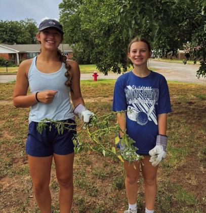 Childress Church of Christ youth thank first  responders, more during ‘in-town mission trip’