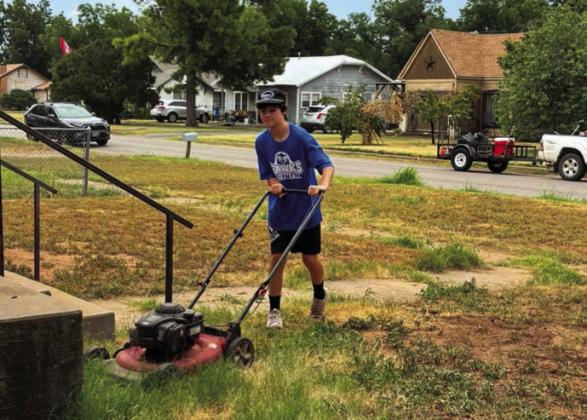 Childress Church of Christ youth thank first  responders, more during ‘in-town mission trip’