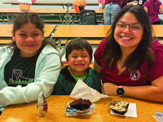 Childress elementary hosts ‘Muffins with Mom’