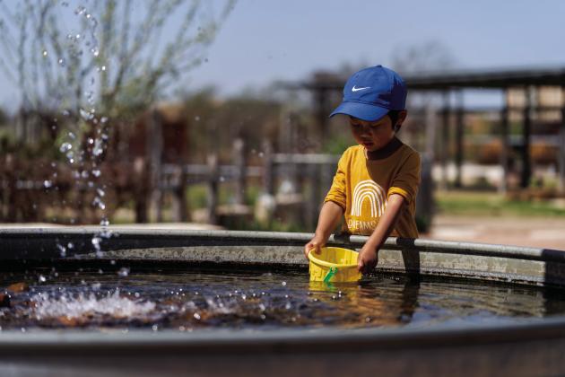 What are the symptoms of heat stroke?