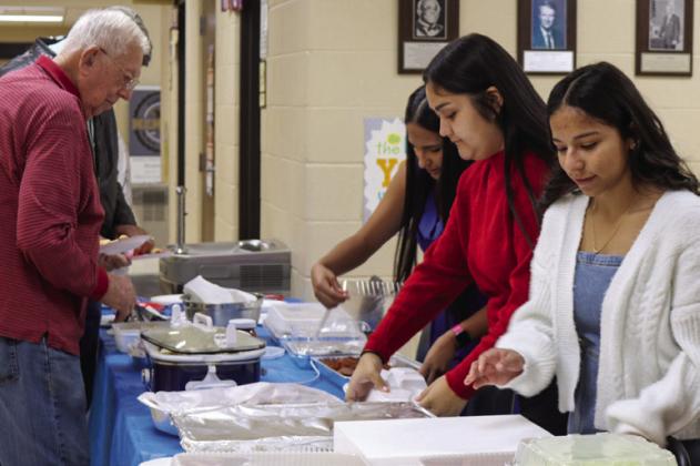 Memphis High School hosts Veterans Day breakfast, program