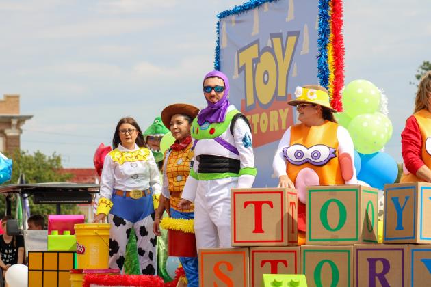 The 90th Annual Hall County Picnic Parade, including Judges’ Choice winner Wellington State Bank, takes the bricks of downtown Memphis Saturday, Sept. 20.