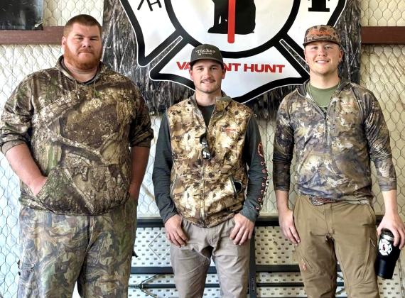 Cory Bodine, Josh Smith, Hutton O’Neal; second-place Heavy Three-Stringer, 100.8 lbs.; Most Dogs, 26.