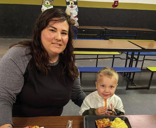 Travis Elementary hosts Christmas party