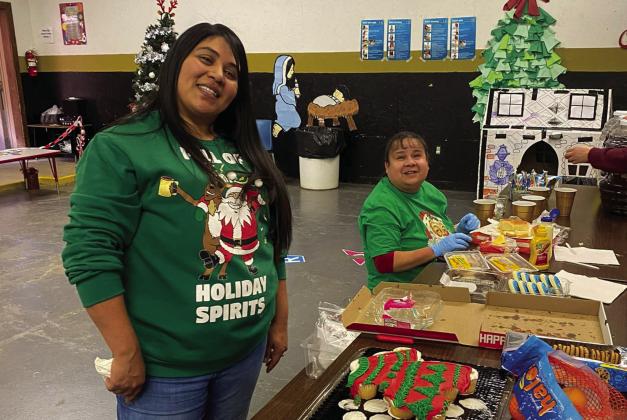 Travis Elementary hosts Christmas party