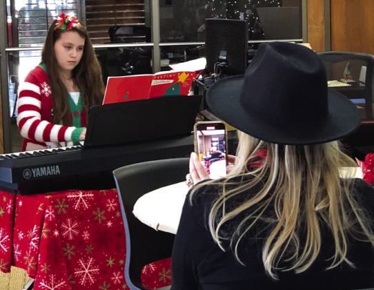 Wellington State Bank patrons partake in Christmas Open House