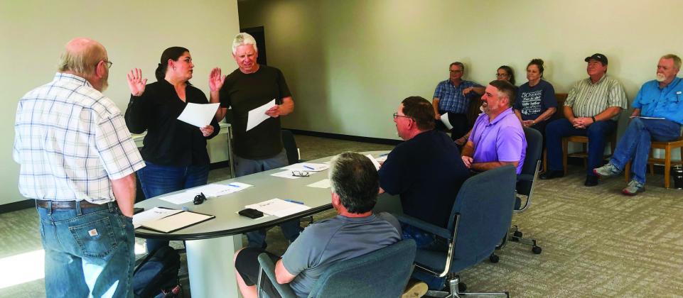 Administered by Mayor Larry Adams, left, City of Wellington Aldermen Julie Collins, second from left, and incumbent Kenneth Warren, take the Statement of Officer and the Oath of Office at the Monday, June 5 meeting. Councilmen Jimmy Cantu Jr., Brent Martin and Brandon Ward witness the event, plus visitors Neal Odom, Karen Caldwell, Margret Wood, Dave Hall and Chuck Darter. The Red River Sun/Bev Odom