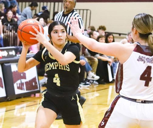 Memphis’ Alexis Diaz looks for a passing point during the Lady Cyclones’ 73-17 loss to Clarendon, locking in a seven-game losing streak Tuesday, Jan. 13 in Clarendon. Roger Estlack