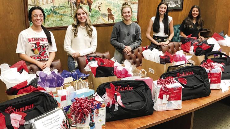 Miss Wellington Summer Owens, left, first runner-up Harlee Gomez, second runnerup Madeleine Kane, third runner-up Gracie Lampe and fourth runner-up Arianna Pena receive their gift bags of goodies in the conference room of Wellington State Bank Thursday, Oct. 20. Courtesy Photo
