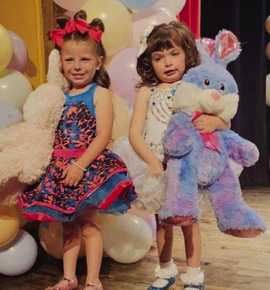 For the 4-5-Year-Old Tiny Tot category, Gia Gayle O’Rear, daughter of Meagan O’Rear and Joe O’Rear, and Stassi Jeffrey, daughter of Nora and Zach Jeffrey, capture the win.