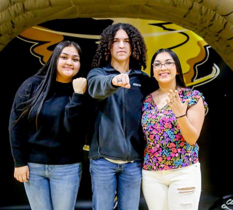 Memphis High School hosts annual Junior Ring Ceremony