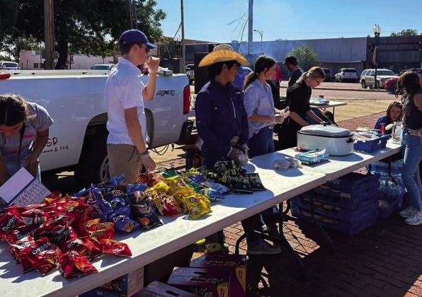 Hamburger fundraiser raises nearly $3,000 for Garza family