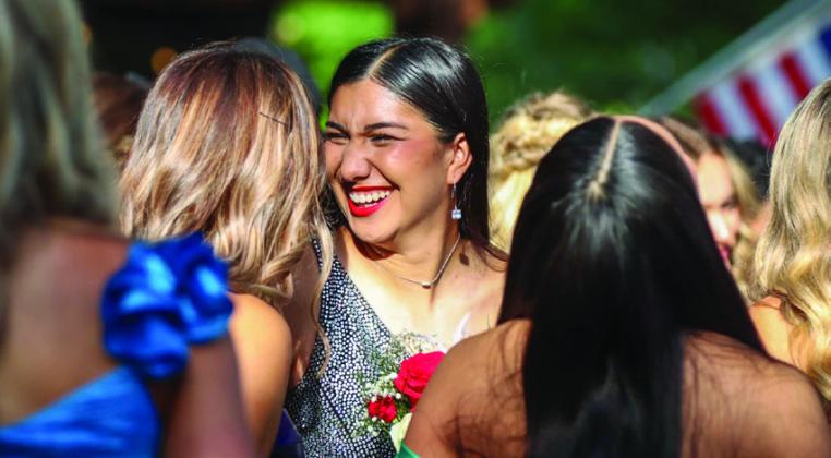 Junior class offers 2024 Enchanted Garden prom
