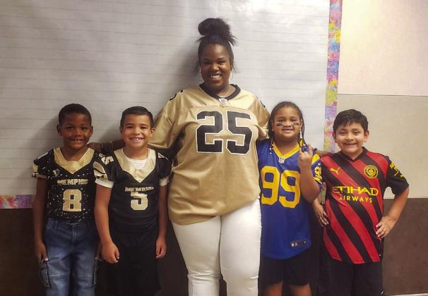 Memphis ISD rocks jerseys in support of Cyclones