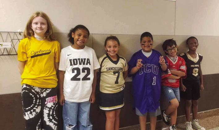 Memphis ISD rocks jerseys in support of Cyclones