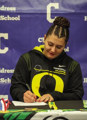 Childress’ Taylor Wiseman signs  to throw at University of Oregon