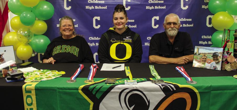 Childress’ Taylor Wiseman signs  to throw at University of Oregon
