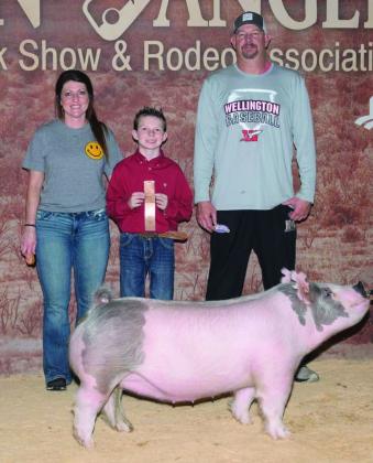 Wellington Elementary School fifth-grader Holden Wischkaemper garners ninth place with his cross gilt at the Tuesday, Feb. 11 San Angelo Stock Show and Rodeo. His parents, Megan and Jason Wischkaemper, gather with him for the photo. Photos Courtesy of Collingsworth County Livestock Show