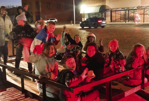 Collingsworth youth serenade residents with Christmas carols