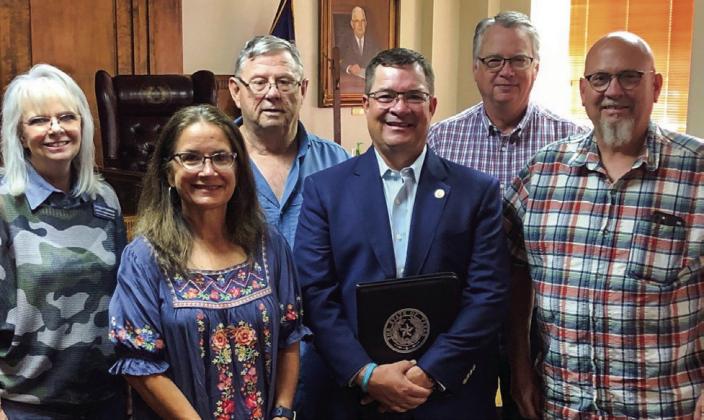 A small delegation of Collingsworth County residents welcome Rep. Ken King to a town hall meeting in the upstairs courtroom of the Collingsworth County Courthouse Wednesday, Aug. 31. From left: King’s District Coordinator Synda Foreman, Karen Caldwell, Judge John James, King, Neal Odom, Cliff Waller. The Red River Sun/Bev Odom