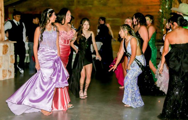 Memphis High School dances the night away at prom