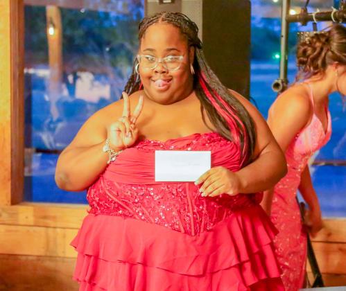 Memphis High School dances the night away at prom