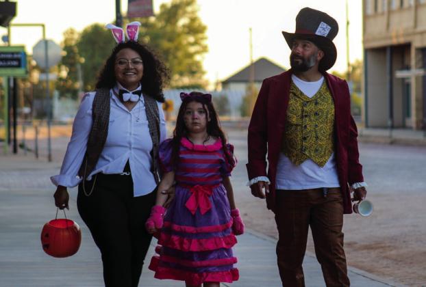 Trick-or-treaters hit downtown Childress Saturday, Oct. 26 for Childress Chamber of Commerce’s Downtown Trickor- Treating event. For additional photos, see 2B. The Red River Sun/Elizabeth Tanner