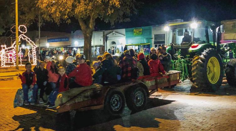 Collingsworth Chamber crafts Christmas on the Bricks, Red Ticket giveaway coming Dec. 17