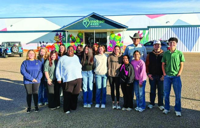 The Memphis High School National Honor Society tours the Snack Pak 4 Kids warehouse in Amarillo, participating in a packing party. Students learned the history of the Snack Pak 4 Kids program, as well as learned how things run behind-the-scenes. Memphis ISD