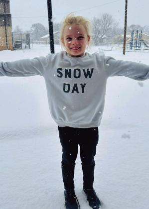 Photos Courtesy of Wellington Elementary School Wellington Elementary School Principal Deidre Kane instructed the students to go play in the snow prior to the noon dismissal Thursday, Jan. 9. A special Sparkler snow day, the heavy, wet snow fell perfectly and quickly accumulated approximately four inches. Concurrently, Wellington Independent School District announced a 10 a.m. start Friday, Jan. 10.