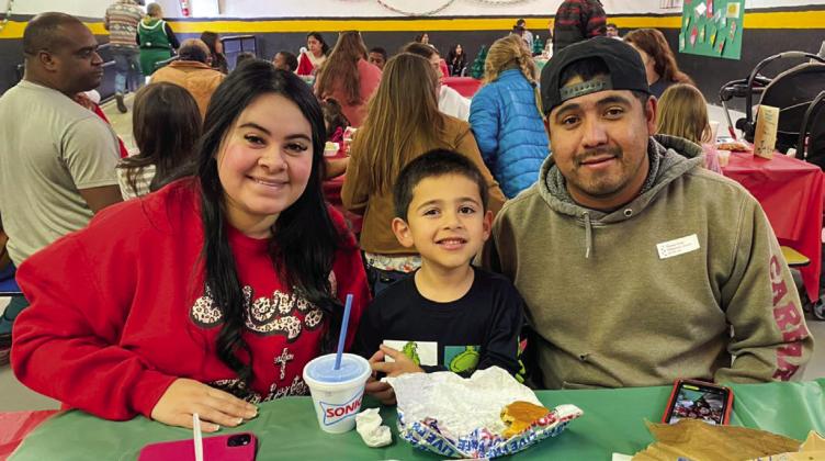 Austin Elementary invites family, friends for Christmas lunch