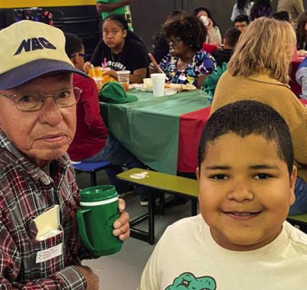 Austin Elementary School students are joined by family and friends for Christmas lunch prior to the holiday break. Photos Courtesy of Memphis ISD