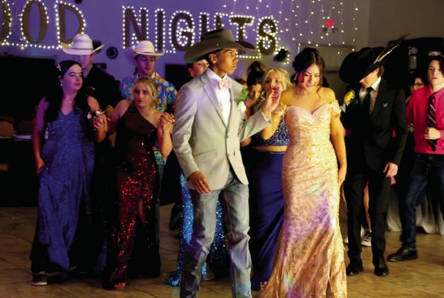 Hollywood Nights: Prom-goers take the ‘red carpet’