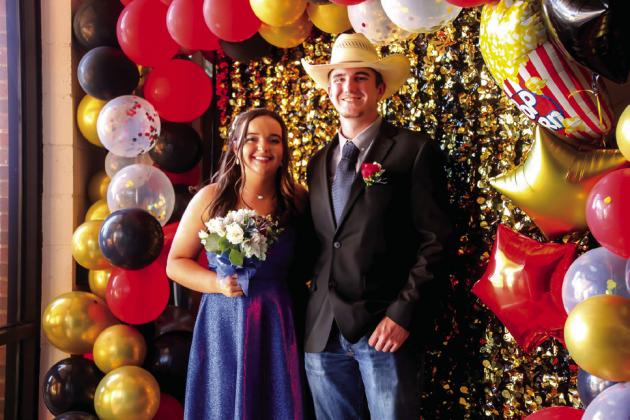 Hollywood Nights: Prom-goers take the ‘red carpet’
