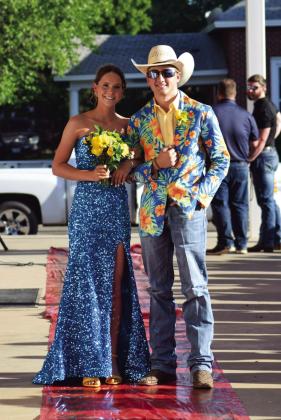 Hollywood Nights: Prom-goers take the ‘red carpet’