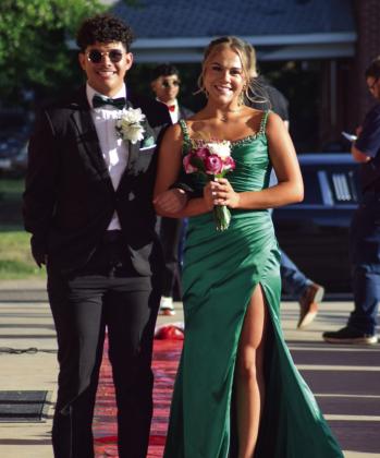 Hollywood Nights: Prom-goers take the ‘red carpet’