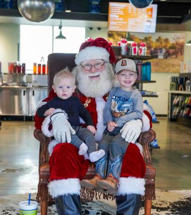 Santa spotting: Kris Kringle stops for a sip at HTeaO