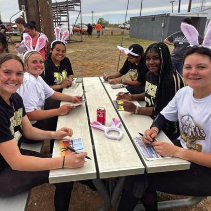 Memphis ISD hosts ‘egg’-citing hunts