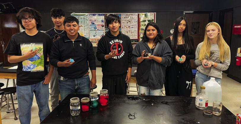 Biology students study osmosis,diffusion