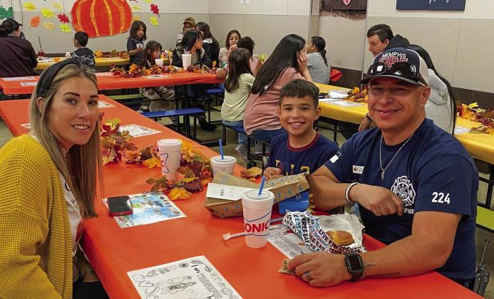Gobble ‘til you wobble: Austin Elementary School hosts Thanksgiving lunch