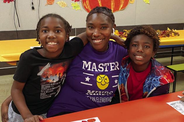 Gobble ‘til you wobble: Austin Elementary School hosts Thanksgiving lunch