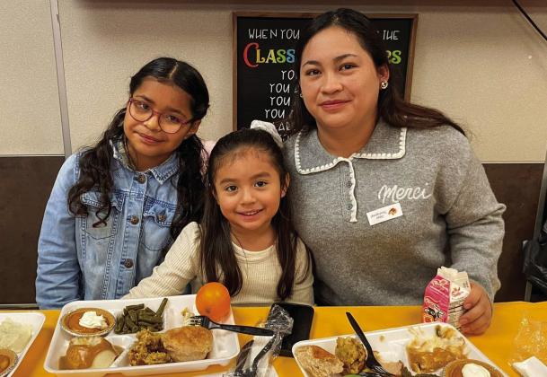 Gobble ‘til you wobble: Austin Elementary School hosts Thanksgiving lunch