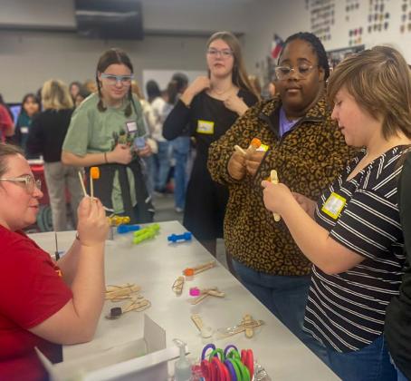 Freshmen attend ‘Introduce a Girl to Engineering’ event