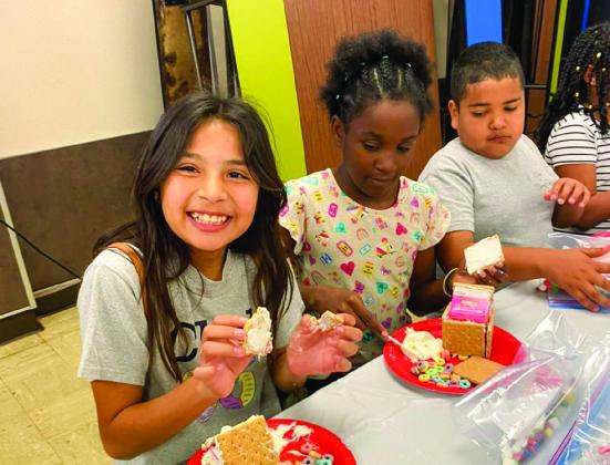 Accelerated Readers construct gingerbread houses
