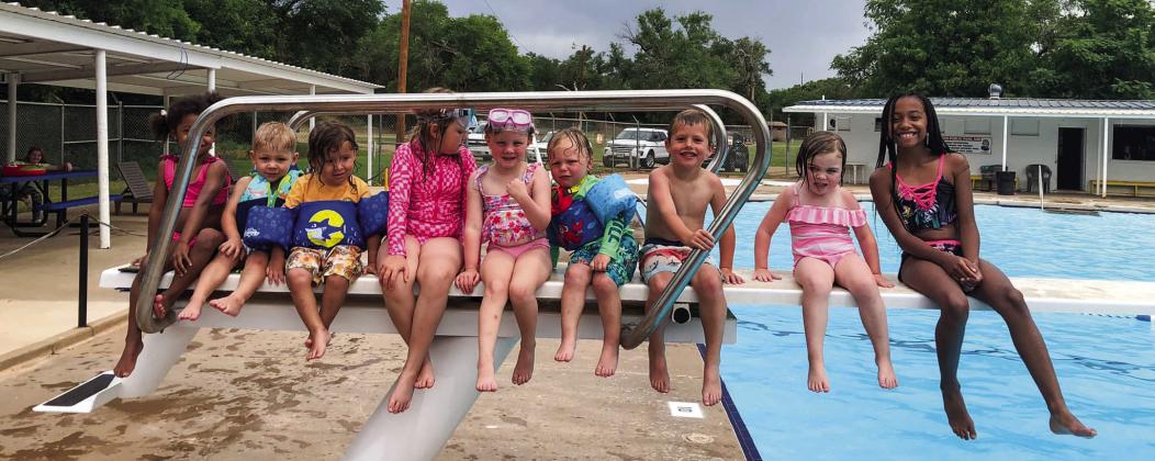 Memphis City Pool graduates first swimming lesson class of season